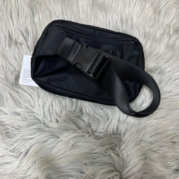 Lululemon everywhere belt bag - Picture 2 of 6